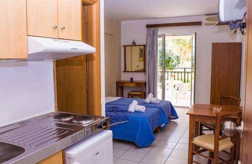 Stalida House | Sunshine Studios & Apartments