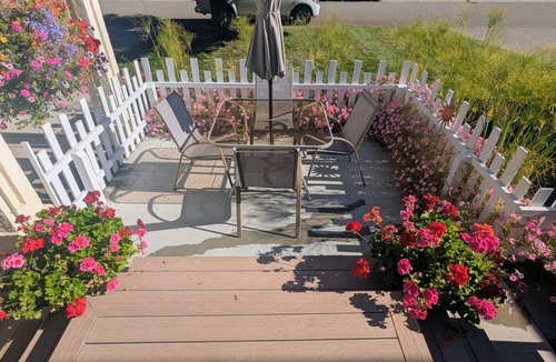 South Pandosy Apartment | Sunshine Suite, walk to beach.