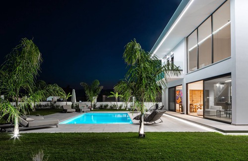 Nea Tirintha Villa | Sunshine Villa!