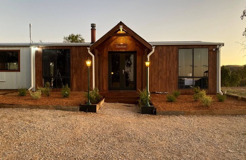 Grattai Cabin | Sunstone - Awesome views in our modern and rustic off-grid eco 2 bed cabin!