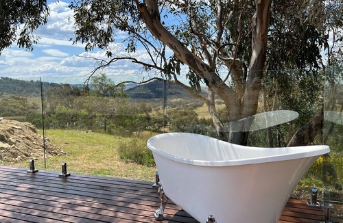 Grattai Cabin | Sunstone - Awesome views in our modern and rustic off-grid eco 2 bed cabin!