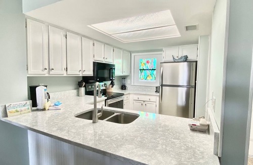 Orange Beach Condo | Sunswept 202 2/2 Orange Beach* Gulf Front Views for Days!