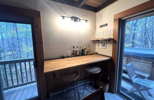 West Dover Villa | Suntec townhome Min from MT, Free shuttle, hot tub
