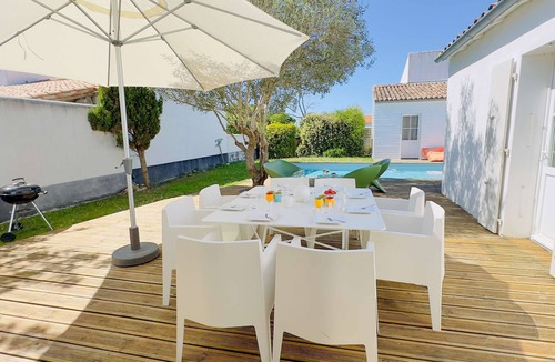 Saint-Clement-des-Baleines House | Superb villa with swimming pool in the village