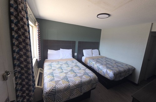 Joplin Hotel | Super 7 INN