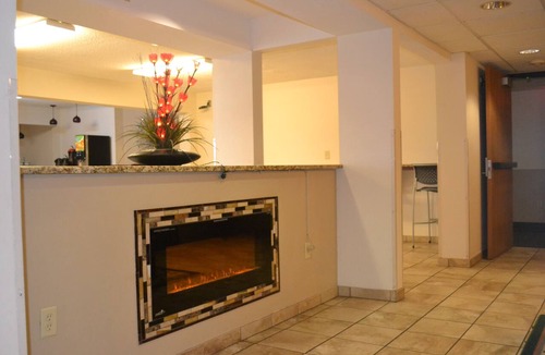 Village of Germantown Hotel | Super 8 by Wyndham Germantown/Milwaukee