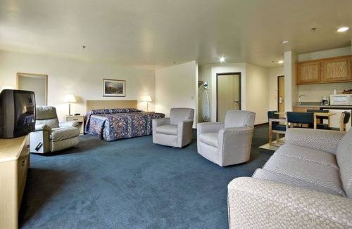 Ava Hotel | Super 8 by Wyndham Ava