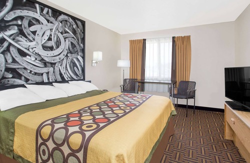 Bloomfield Hotel | Super 8 by Wyndham Bloomfield
