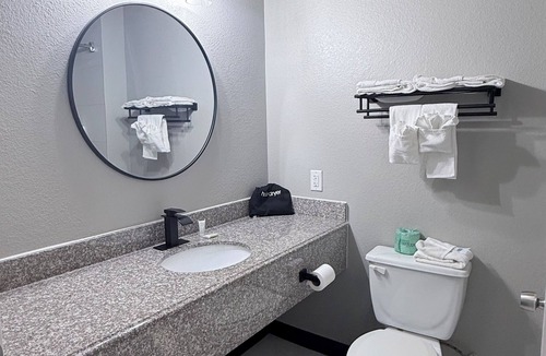Brenham Hotel | Super 8 by Wyndham Brenham TX