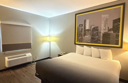 Brenham Hotel | Super 8 by Wyndham Brenham TX