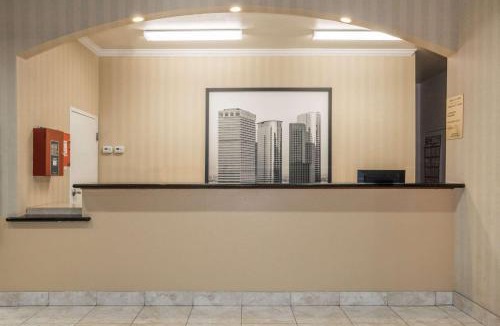 Brookshire Hotel | Super 8 by Wyndham Brookshire TX