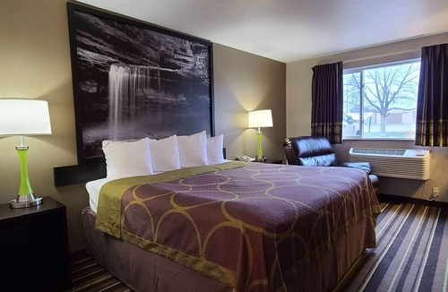 Brookings Hotel | Super 8 by Wyndham Brookings