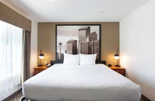 Southwest Calgary Hotel | Super 8 by Wyndham Calgary Shawnessy Area