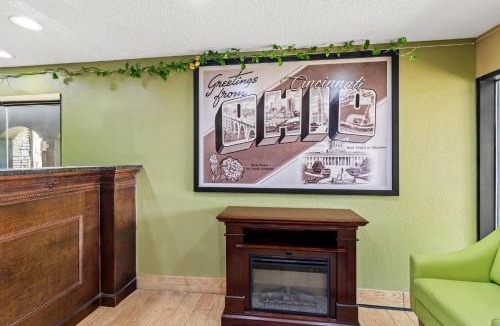 Springdale Hotel | Super 8 by Wyndham Cincinnati-Springdale OH