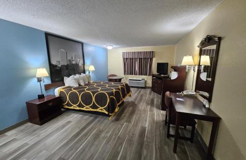 Clinton Hotel | Super 8 by Wyndham Clinton