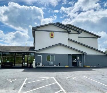 North Corbin Hotel | Super 8 by Wyndham Corbin KY