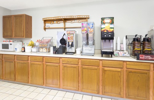 De Witt Hotel | Super 8 by Wyndham Dewitt
