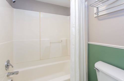 Durham Hotel | Super 8 by Wyndham Durham/University Area NC