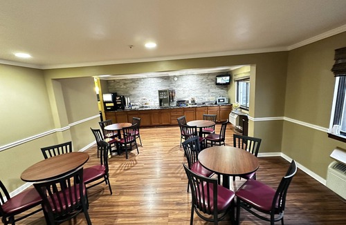Eau Claire Hotel | Super 8 by Wyndham Eau Claire WI