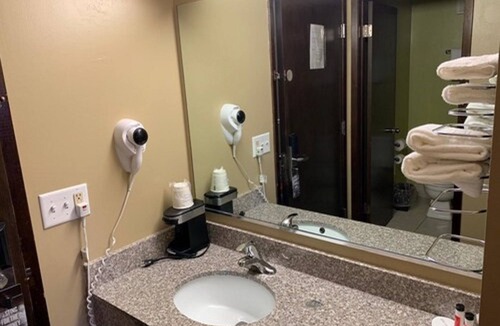 Eau Claire Hotel | Super 8 by Wyndham Eau Claire WI