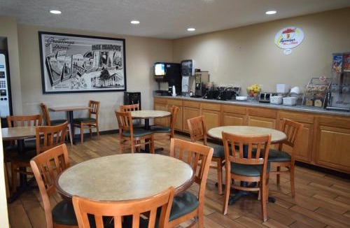 Fort Chiswell Hotel | Super 8 by Wyndham Fort Chiswell Wytheville Area