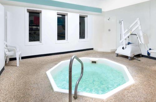Huron Hotel | Super 8 by Wyndham Huron