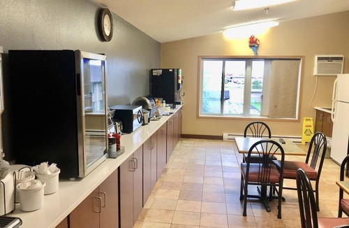 Huron Hotel | Super 8 by Wyndham Huron