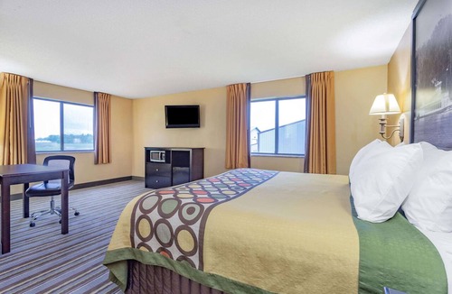 Iowa Falls Hotel | Super 8 by Wyndham Iowa Falls