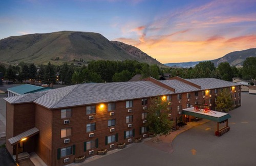 Jackson Hotel | Super 8 by Wyndham Jackson Hole