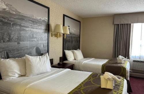 South Lethbridge Hotel | Super 8 by Wyndham Lethbridge