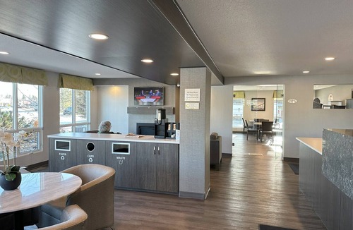 South Lethbridge Hotel | Super 8 by Wyndham Lethbridge