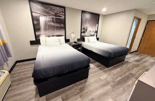 Macomb Hotel | Super 8 by Wyndham Macomb