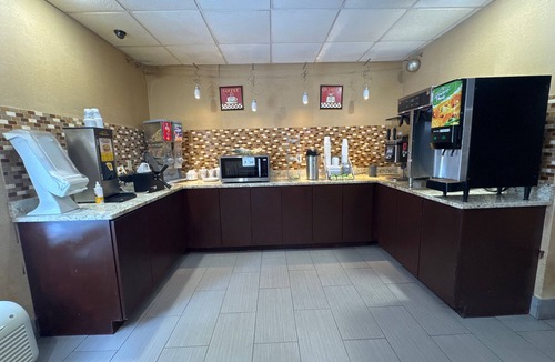 Mars Hotel | Super 8 by Wyndham Mars/Cranberry/Pittsburgh Area
