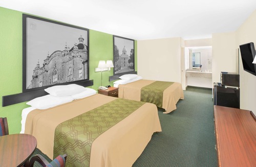 Mobile Hotel | Super 8 by Wyndham Mobile