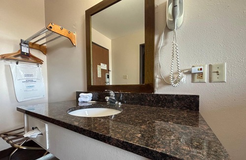 Okawville Hotel | Super 8 by Wyndham Okawville