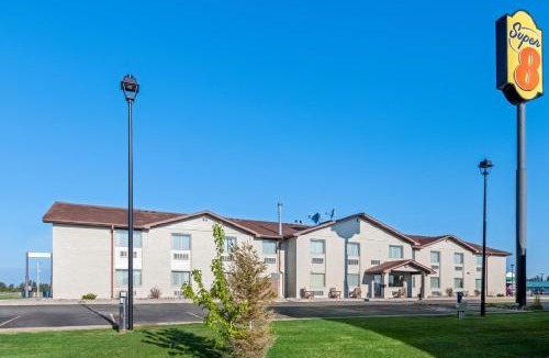 Perham Hotel | Super 8 by Wyndham Perham