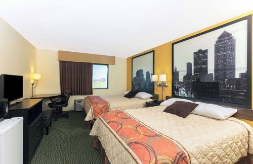 Perry Hotel | Super 8 by Wyndham Perry IA