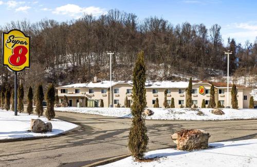 Plum Hotel | Super 8 by Wyndham Pittsburgh/Monroeville