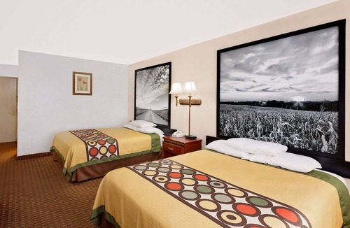 Plainview Hotel | Super 8 by Wyndham Plainview