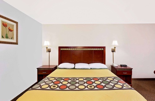 Plainview Hotel | Super 8 by Wyndham Plainview