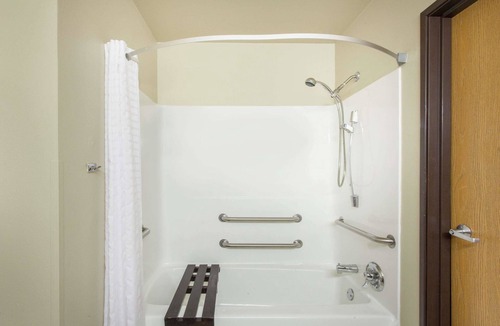 Claypool Hill Hotel | Super 8 by Wyndham Richlands/Claypool Hill Area