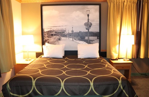 Sheldon Hotel | Super 8 by Wyndham Sheldon