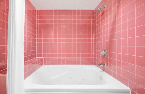 Story City Hotel | Super 8 by Wyndham Story City