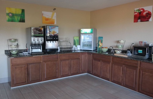 Sturtevant Hotel | Super 8 by Wyndham Sturtevant/Racine