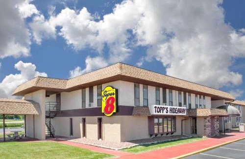 Windsor Hotel | Super 8 by Wyndham Windsor/Madison North