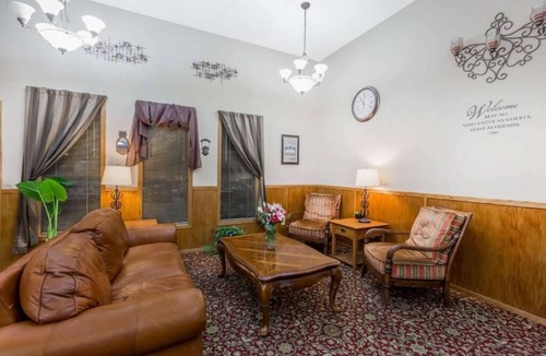 Manhattan Hotel | Super 8 Kansas Double Queen Studio w/Breakfast