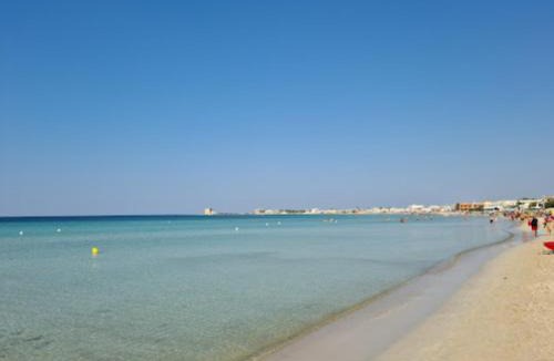 Torre Lapillo Apartment | "SUPER" a Torre Lapillo al primo piano a 50 dal centro a 150 mt dalla spiaggia , disponibile NAVETTA per l'aereoporto GRATUITA
