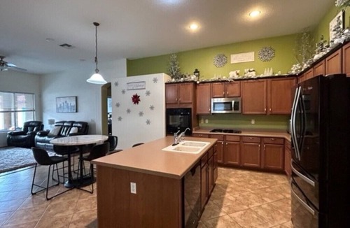 Rovey Farm Estates House | ☀️Super Bowl Ready!☀️ private home, short walk to stadium.
