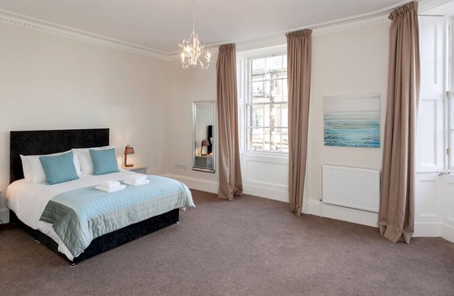 West End Apartment | Super central Luxury in ❤ of Edinburgh's Historic New Town