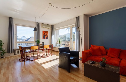 Sudweststadt Ostlicher Teil Apartment | super central spacious apartment, close to central-station, zoo and museums
